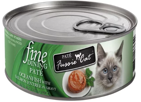 Fussie Cat Fine Dining Pate Oceanfish with Salmon Entrée in Gravy Wet Cat Food, 2.82 oz